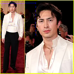 Heated Rivalry’s Hudson Williams Makes His Golden Globes Debut in Sleek Armani Outfit