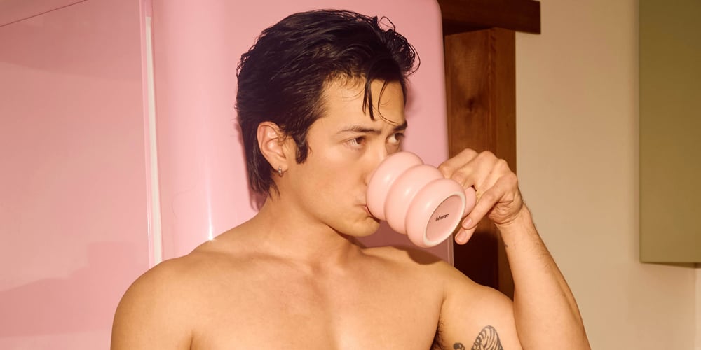 Hudson Williams fica sem camisa na sessão de fotos escaldante da ‘Wonderland Magazine’: veja todas as fotos quentes | Rivalidade acalorada, Hudson Williams, Robbie GK, sem camisa, Sophie Nelisse | Notícias e fofocas sobre celebridades | Entretenimento, fotos e vídeos