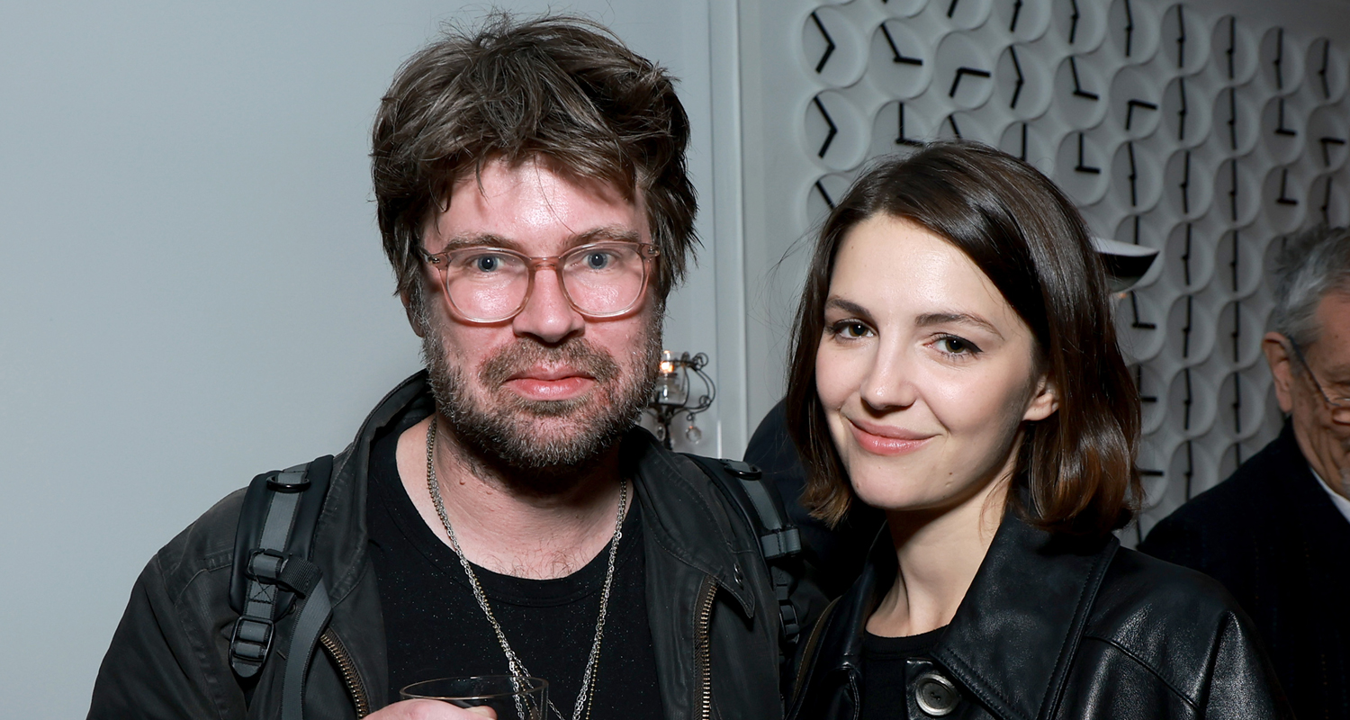 Ella Hunt se casa com o músico Thomas Bartlett! | Ella Hunt, Thomas Bartlett, Casamento | Notícias e fofocas sobre celebridades Entretenimento, fotos e vídeos Ella Hunt se casa com o músico Thomas Bartlett! | Ella Hunt, Thomas Bartlett, Casamento | Notícias e fofocas sobre celebridades Entretenimento, fotos e vídeos