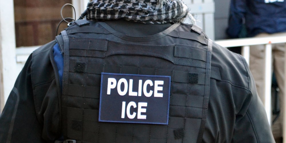 Criança em idade pré-escolar, 5 anos, detida com o pai pelo ICE quando voltava da escola para casa: ‘Essencialmente usado como isca’ | ICE, Imigração, Política | Notícias e fofocas sobre celebridades | Entretenimento, fotos e vídeos