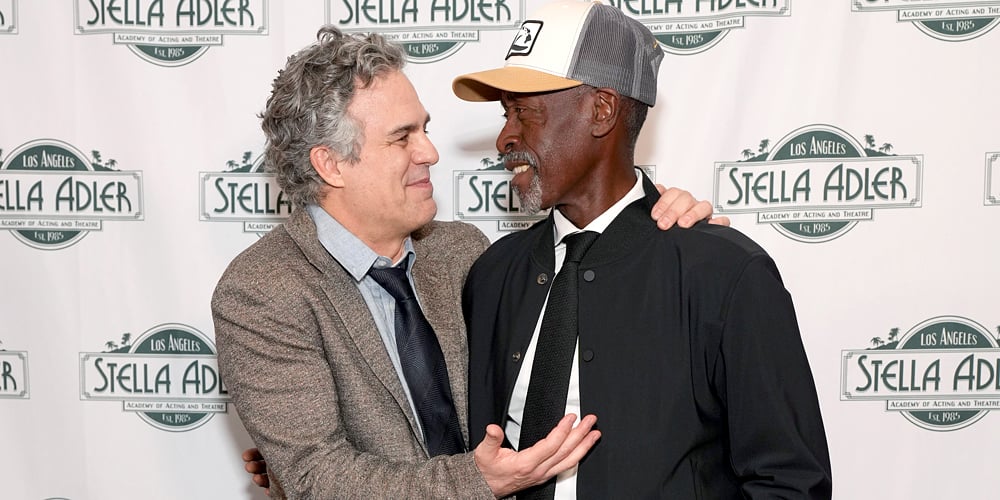 As estrelas da Marvel, Mark Ruffalo e Don Cheadle, se reúnem para a leitura beneficente de ‘All the President’s Men’ | Amy Brenneman, Charlotte Larsen, Christopher Thornton, Don Cheadle, Ethan Hawke, Kaley Cuoco, Laurence Fishburne, Mark Ruffalo, Michael John Benzaya, Missy Yager, Filmes, Rob Morrow, Spencer Garrett, Tom Pelphrey | Notícias e fofocas sobre celebridades Entretenimento, fotos e vídeos