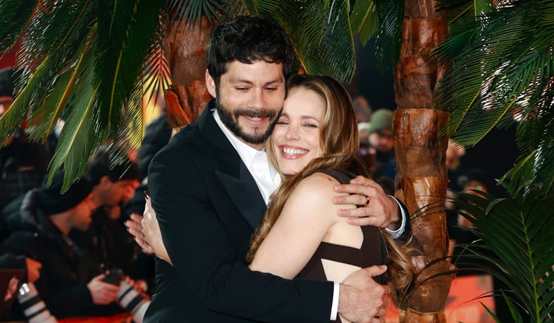 Rachel McAdams viste un vestido ajustado de lentejuelas para ‘Enviar ayuda’ en el estreno en Londres y abraza a Dylan O’Brien | Dylan O’Brien, Emma Raimi, Rachel McAdams, Sam Raimi, Enviar ayuda | Noticias y rumores de celebridades | Entretenimiento, fotos y vídeos