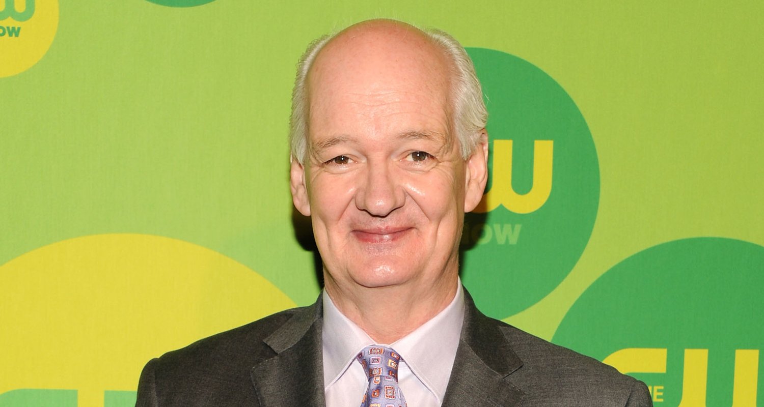 웃음의 아이콘 콜린 모크리, 망막 박리로 응급 수술! 투어 일정 연기 소식에 팬들 걱정...