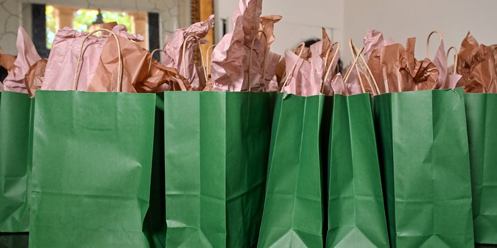 Woman Worries She Overreacted by Getting Offended Over Insensitive Gift She Received After Her Mother’s Sudden Death | Human Interest, Reddit | Celebrity News and Gossip | Entertainment, Photos and Videos