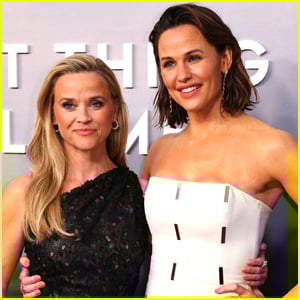 Reese Witherspoon Jokingly Calls Jennifer Garner ‘Hard to Work With,’ Says She Has a ‘Dark Side’