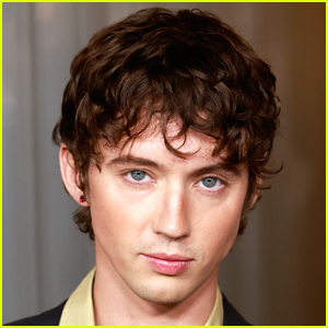 Troye Sivan Slams Doctor for Calling Out His ‘Flaws,’ Reveals How Much He Weighs & Procedures He Considered: ‘F–k This Guy!’