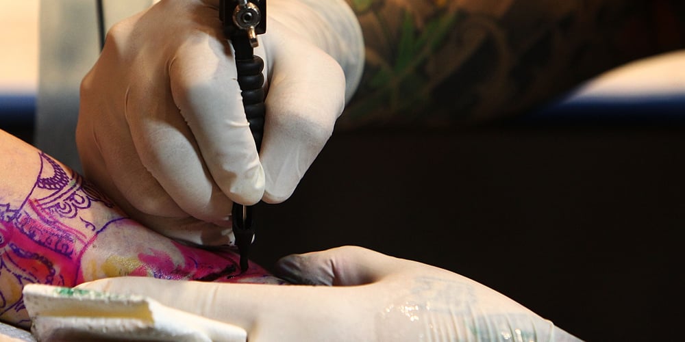 Esposa aprende importante lição de casamento depois que marido ‘se trancou no quarto’ por causa de tatuagem | Interesse Humano, Reddit, Tatuagem, tatuagens | Notícias e fofocas sobre celebridades Entretenimento, fotos e vídeos