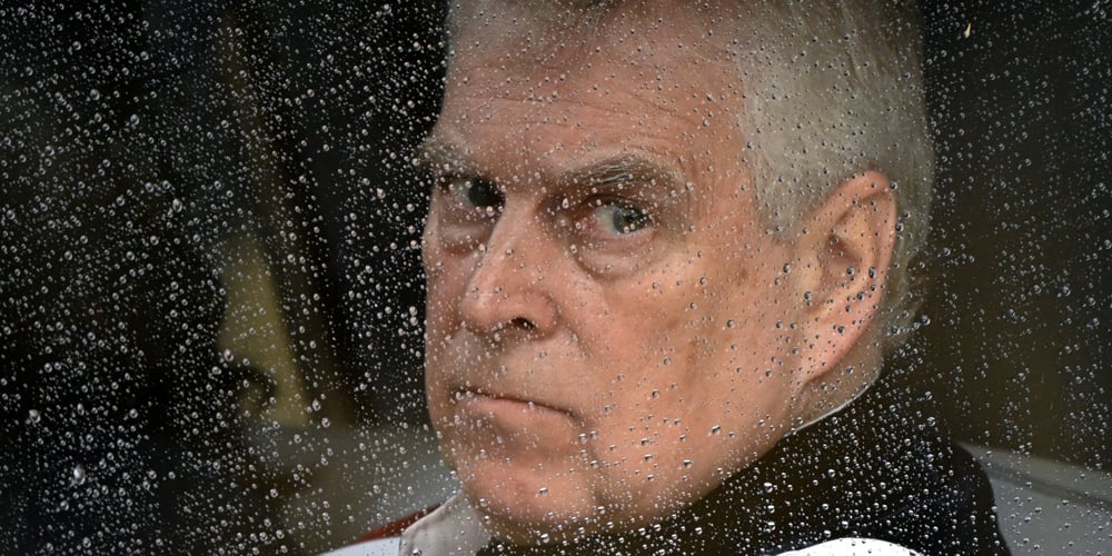 Ex-príncipe Andrew deixa delegacia após prisão em Londres | Andrew Mountbatten Windsor, Jeffrey Epstein, Príncipe Andrew | Notícias e fofocas sobre celebridades Entretenimento, fotos e vídeos