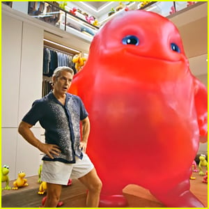  Andy Cohen's House Taken Over by Juicy Gummy Clusters Candy