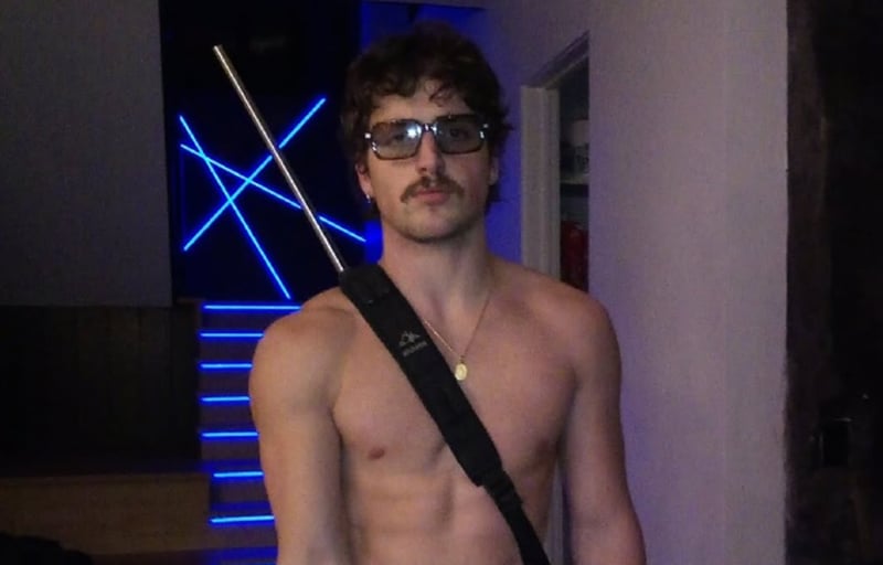 Benson Boone para fotos quentes do fim de semana do Super Bowl | Benson Boone, jaqueta, roupa íntima | Notícias e fofocas sobre celebridades Entretenimento, fotos e vídeos