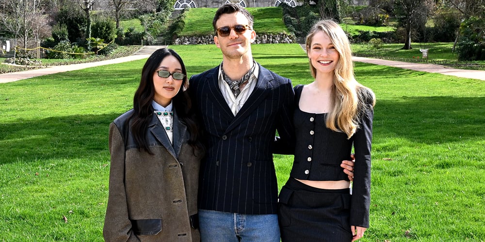 Luke Thompson, Yerin Ha e Hannah Dodd visitam o Palácio Real da Espanha para a sessão de fotos de “Bridgerton” | Bridgerton, Bridgerton Temporada 4, Hannah Dodd, Luke Thompson, Netflix, Yerin Ha | Notícias e fofocas sobre celebridades Entretenimento, fotos e vídeos
