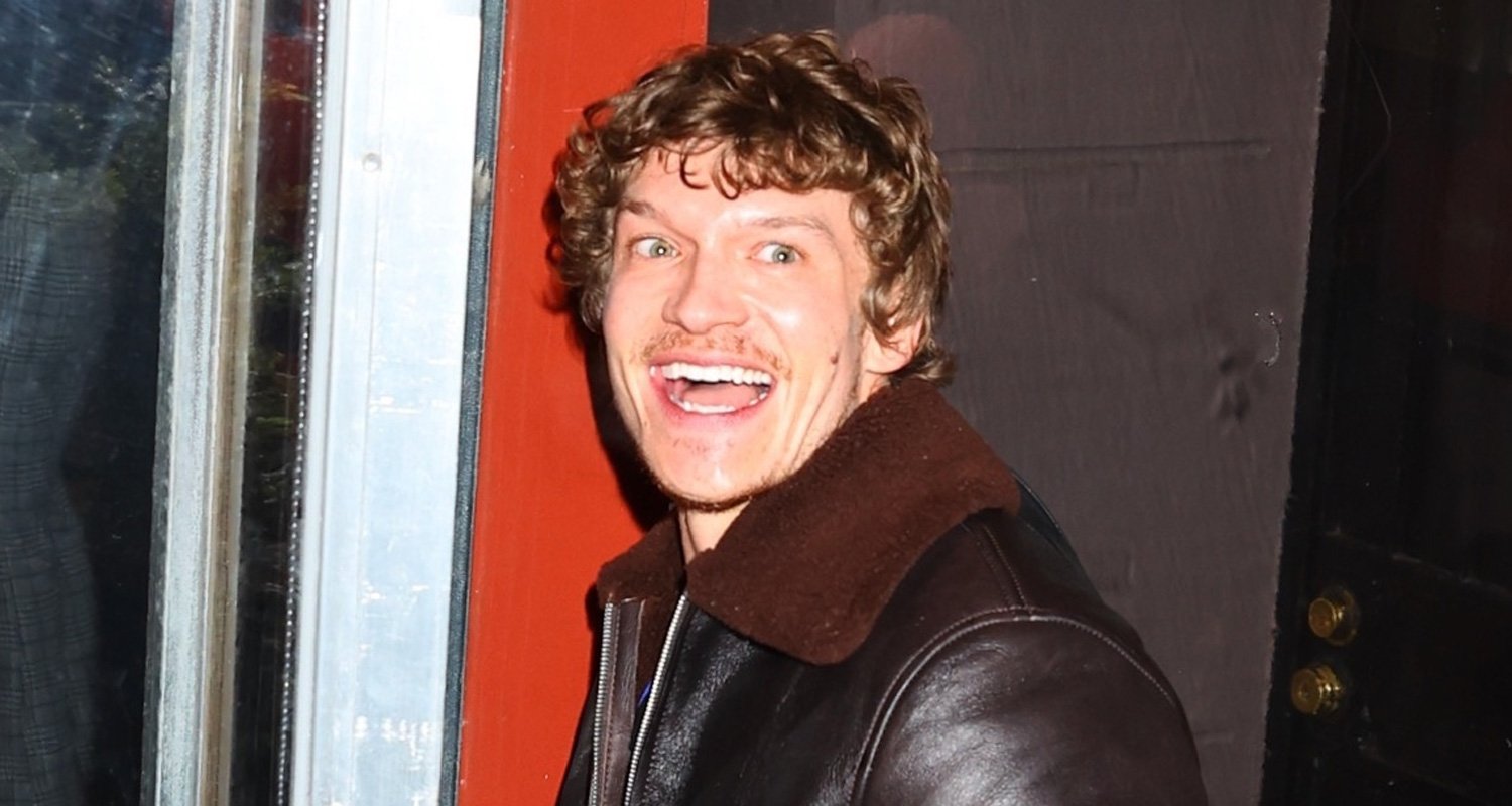 Connor Storry sorri ao chegar para o jantar do ‘Saturday Night Live’ antes da apresentação desta semana | História de Connor | Notícias e fofocas sobre celebridades Entretenimento, fotos e vídeos