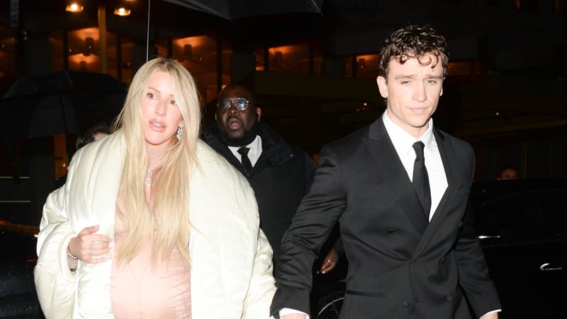 Grávida Ellie Goulding sai para um raro encontro noturno com o namorado Bo Miniar | Bo Miniar, Ellie Goulding, celebridades grávidas | Notícias e fofocas sobre celebridades Entretenimento, fotos e vídeos