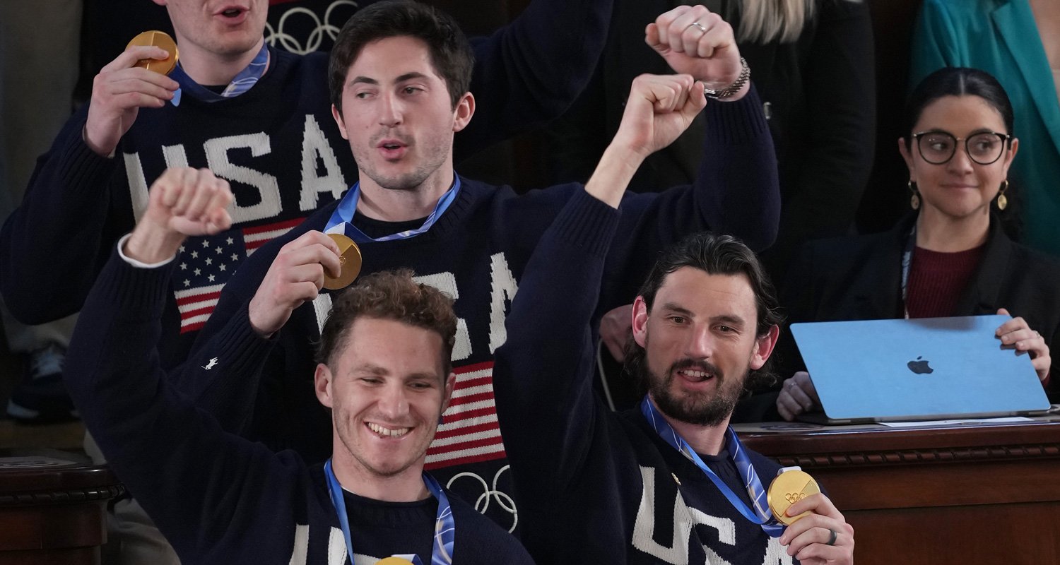 Donald Trump elogia o time masculino de hóquei dos EUA durante a Medalha da Liberdade do Estado da União para Connor Hellebuyck | Olimpíadas de 2026, Olimpíadas de Inverno de 2026, Brock Nelson, Connor Hellebuyck, Donald Trump, Jack Hughes, Jackson Lacombe, Jake Guentzel, Jake Oettinger, Kyle Connor, atleta olímpico, esportes, Wooin Hughes | Notícias e fofocas sobre celebridades Entretenimento, fotos e vídeos