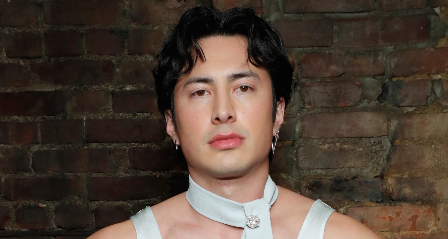 Hudson Williams Hard estreia o tão esperado romance do Dia dos Namorados, inclui foto com a co-estrela Connor Storry | Hudson Williams, Dia dos Namorados | Notícias e fofocas sobre celebridades Entretenimento, fotos e vídeos