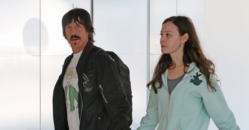 Anthony Kiedis, 63, com a namorada Eileen Kelly, 30, enquanto estava em Los Angeles | Anthony Kiedis, Eileen Kelly | Notícias e fofocas sobre celebridades Entretenimento, fotos e vídeos