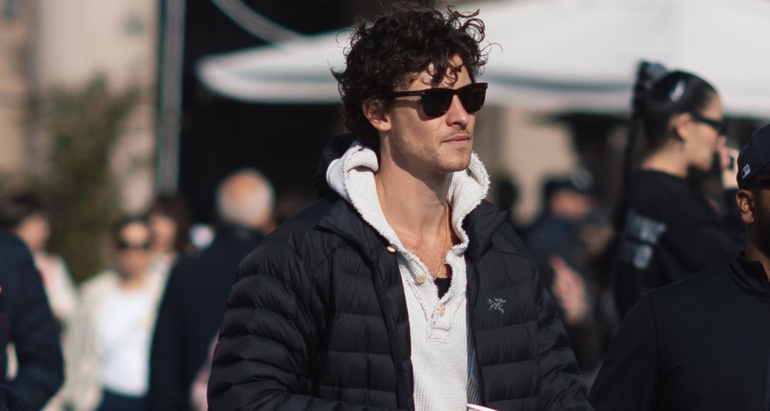 Shawn Mendes toma café enquanto viaja por Milão | Shawn Mendes | Notícias e fofocas sobre celebridades Entretenimento, fotos e vídeos