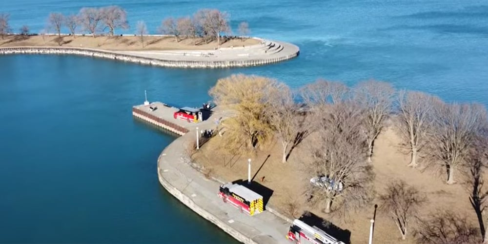 Homem salva bebê cujo carrinho caiu no lago apesar de não saber nadar: ‘Ele não deixaria aquele bebê morrer’ | Chicago, interesse humano, Illinois | Notícias e fofocas sobre celebridades Entretenimento, fotos e vídeos