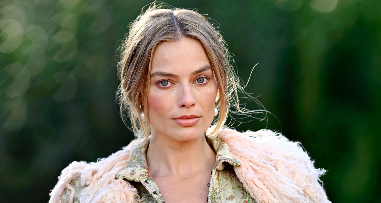 Margot Robbie Reveals Male Co-Star Gave Her Book About ‘Eating Less’ | Margot Robbie, Newsies | Celebrity News and Gossip | Entertainment, Photos and Videos