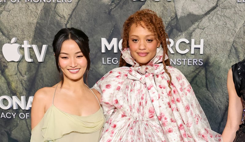 Anna Sawai e Kiersey Clemons fazem escolhas de moda ousadas na estreia da 2ª temporada de ‘Monarch’! | Amber Midthander, Anders Holm, Anna Sawai, Curtis Cook, Joe Tippett, Kiersey Clemons, Kurt Russell, Marie Yamamoto, Ren Watabe, Sara Bareilles, Wyatt Russell | Notícias e fofocas sobre celebridades Entretenimento, fotos e vídeos