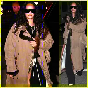 Rihanna visita un famoso ristorante indossando un lungo cappotto scamosciato bordato di pelliccia