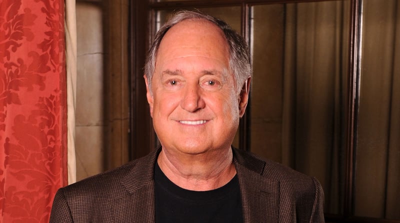 Neil Sedaka correu para o hospital de Los Angeles depois de se sentir mal | Neil Sedaka | Notícias e fofocas sobre celebridades Entretenimento, fotos e vídeos