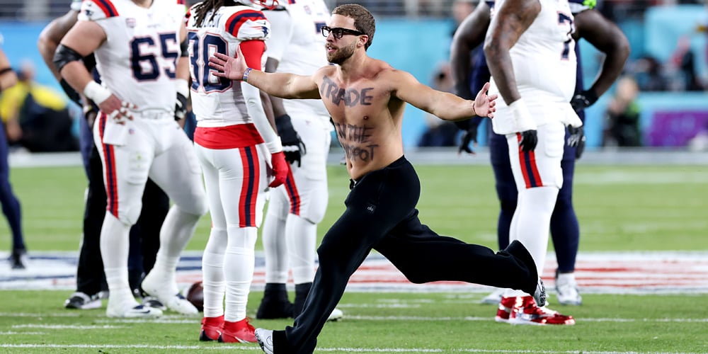 Patriots’ Kyle Williams Takes Down Super Bowl Streaker – See Photos!