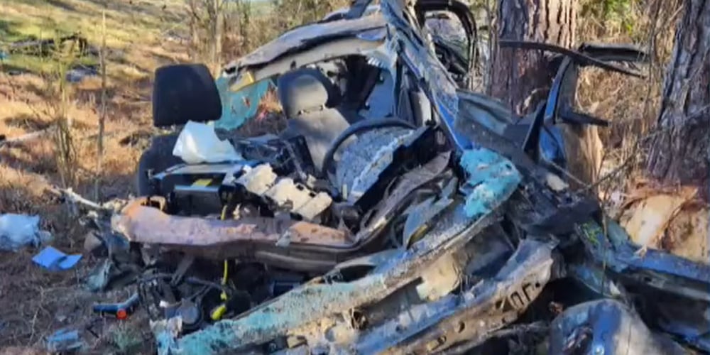 Estudante do ensino médio, 17 anos, envolvido em ‘pior’ acidente, levado ao hospital após ser resgatado de carro ‘destruído’ | Alabama, interesse humano | Notícias e fofocas sobre celebridades Entretenimento, fotos e vídeos