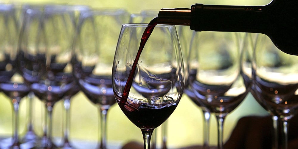 Mulher que acha que ‘valorizava’ o amigo ficou chocada depois de tirar uma garrafa de vinho dele | Interesse Humano, Reddit | Entretenimento, fotos e vídeos de notícias de celebridades e fofocas