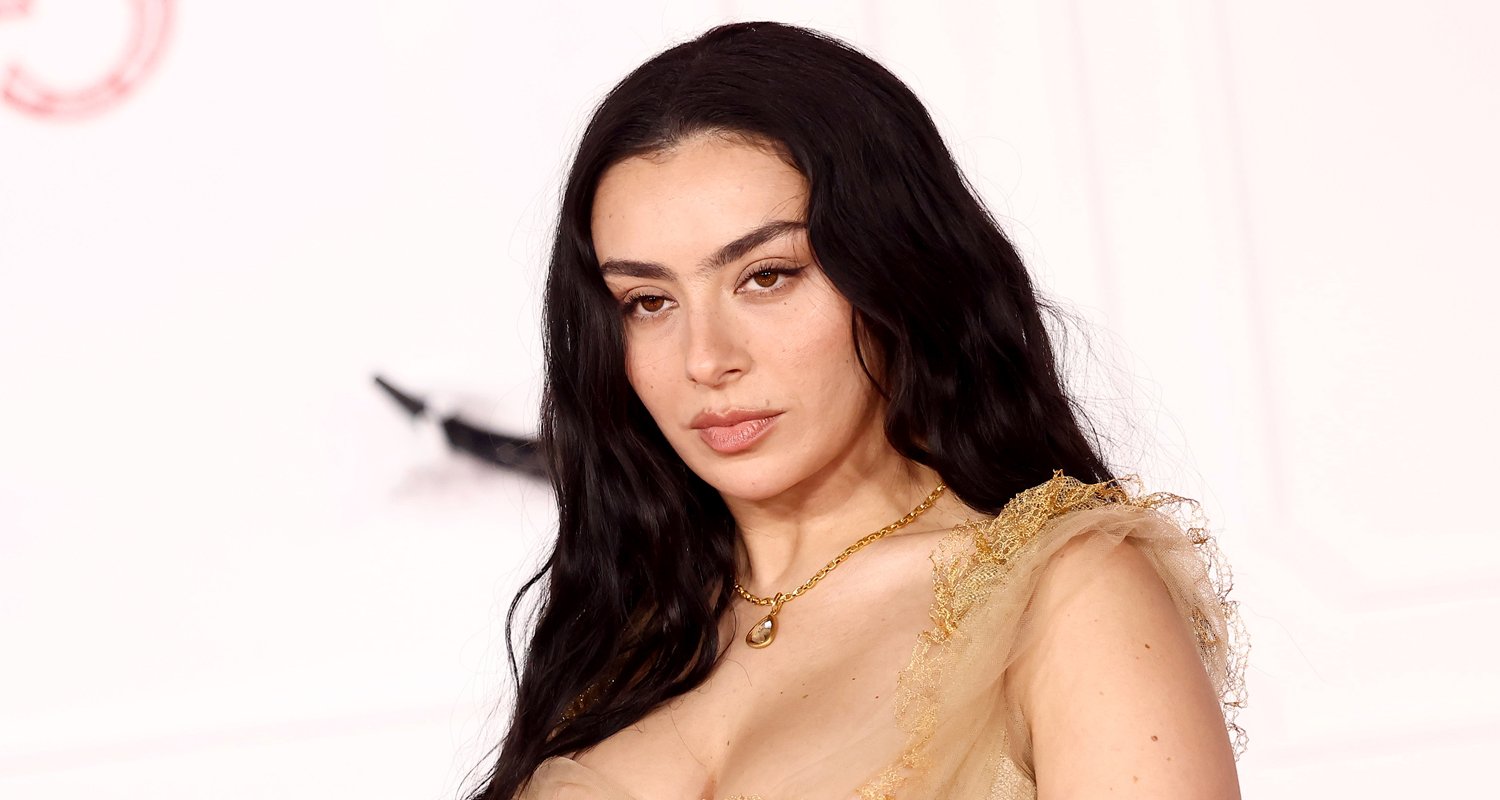 Álbum ‘Wuthering Heights’: Charlie xcx estreia nova música para filme estrelado por Margot Robbie e Jacob Elordi – Ouça agora! | Charli XCX, Ouça Primeiro, Música, Morro dos Ventos Uivantes | Notícias e fofocas sobre celebridades Entretenimento, fotos e vídeos