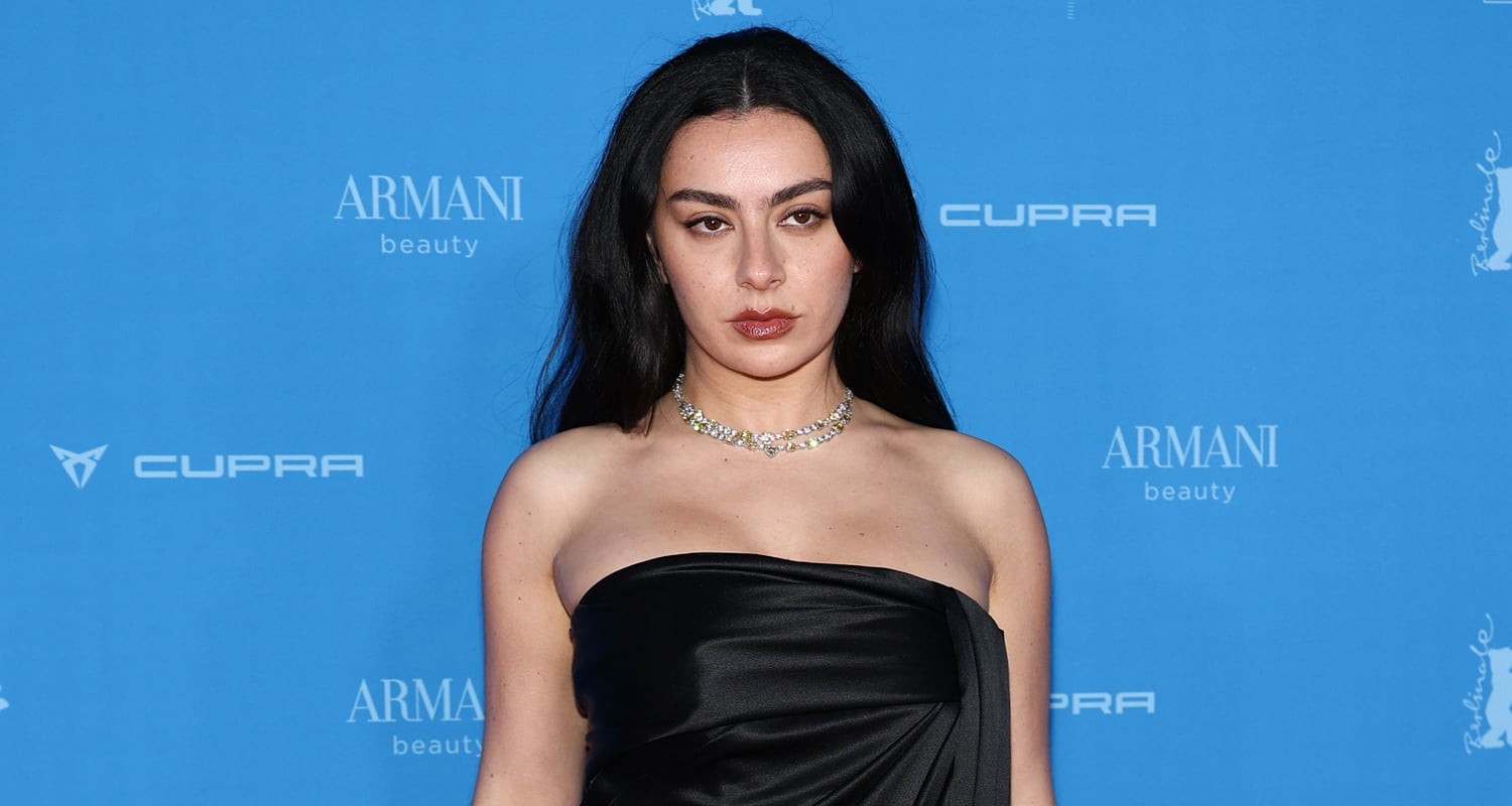 Charlie xcx confirma que “The Moment” marca o fim da era “Brat” | Aidan Zamiri, Charli XCX, O Momento | Notícias e fofocas sobre celebridades Entretenimento, fotos e vídeos