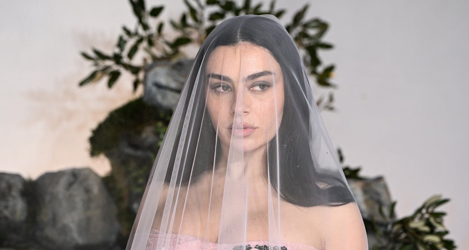 Charli xcx Goes as Pink Bride to ‘Wuthering Heights’ UK Premiere in London | Charli XCX, Wuthering Heights | Celebrity News and Gossip | Entertainment, Photos and Videos