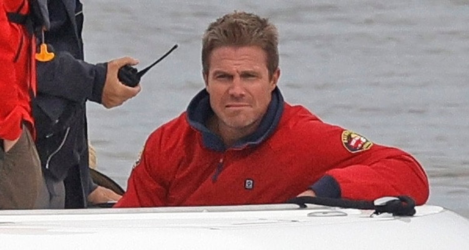 Stephen Amell filmando cenas de ‘Baywatch’ no barco salva-vidas de LA em Los Angeles | Baywatch, Stephen Amell | Notícias e fofocas sobre celebridades Entretenimento, fotos e vídeos