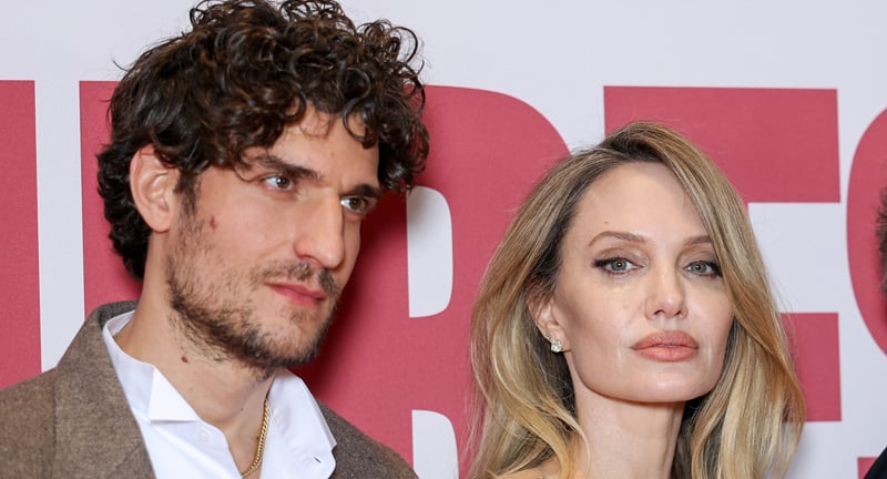 Fonte de Angelina Jolie encerra rumores de que ela está namorando Louis Garrel | Angelina Jolie, Louis Garrel Notícias e fofocas sobre celebridades Entretenimento, fotos e vídeos