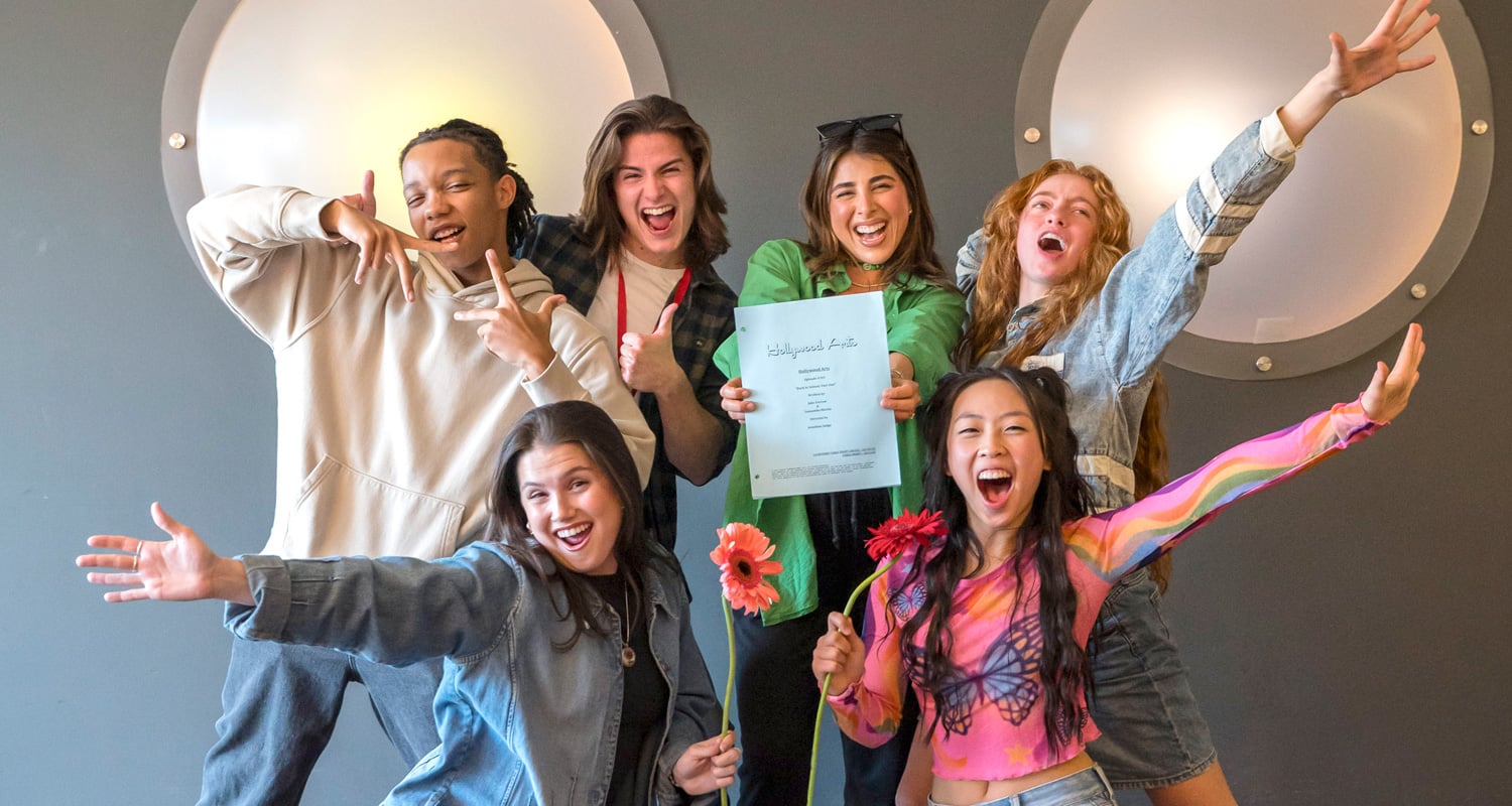 Próximo spinoff de Danielle Monaghan ‘Victorious’ ‘Hollywood Arts’ encerra as filmagens da primeira temporada | Alyssa Miles, Daniella Monae, Emmy Liu-Wang, Erica Swayze, Hollywood Arts, Martin Kamm, Netflix, Peyton Jackson, Televisão, Vencedora, Yvette Nicole Brown | Notícias e fofocas sobre celebridades Entretenimento, fotos e vídeos