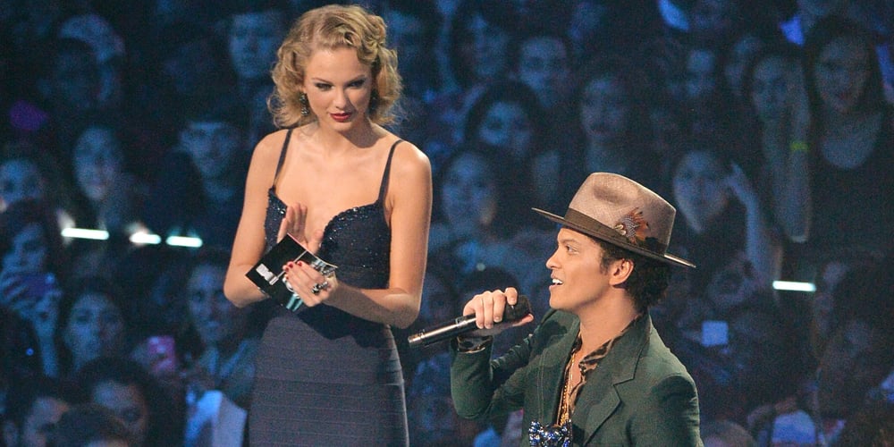 Bruno Mars responde a alegações virais de que ‘gostou’ da mensagem de texto de Taylor Swift | Bruno Mars, Música, Mídias Sociais, Taylor Swift | Notícias e fofocas sobre celebridades Entretenimento, fotos e vídeos