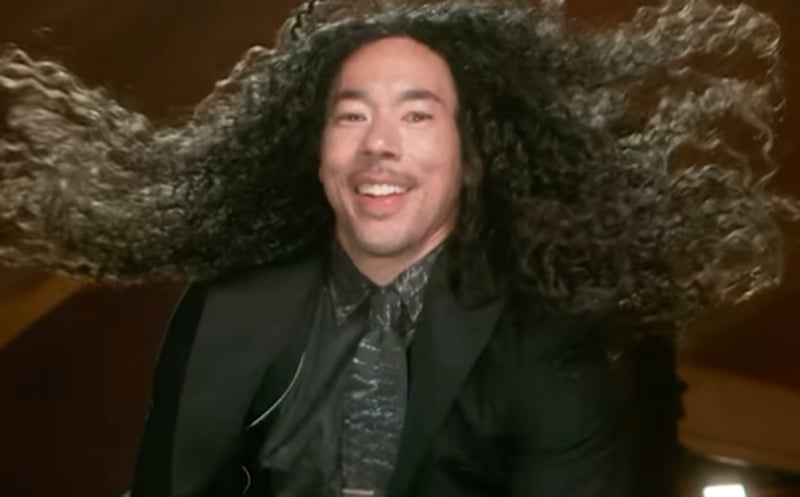 Cole Walliser da Glambot retorna ao tapete vermelho em uma transformação dramática para o E! Vídeos de notícias | Prêmio Ator 2026, Cole Walliser, Glambot | Notícias e fofocas sobre celebridades Entretenimento, fotos e vídeos