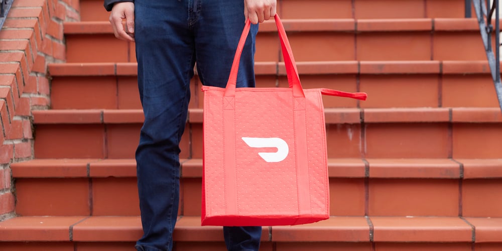 Mulher arrecada dinheiro para ajudar o motorista do DoorDash, 78, a voltar à aposentadoria | Interesse humano Notícias e fofocas sobre celebridades Entretenimento, fotos e vídeos