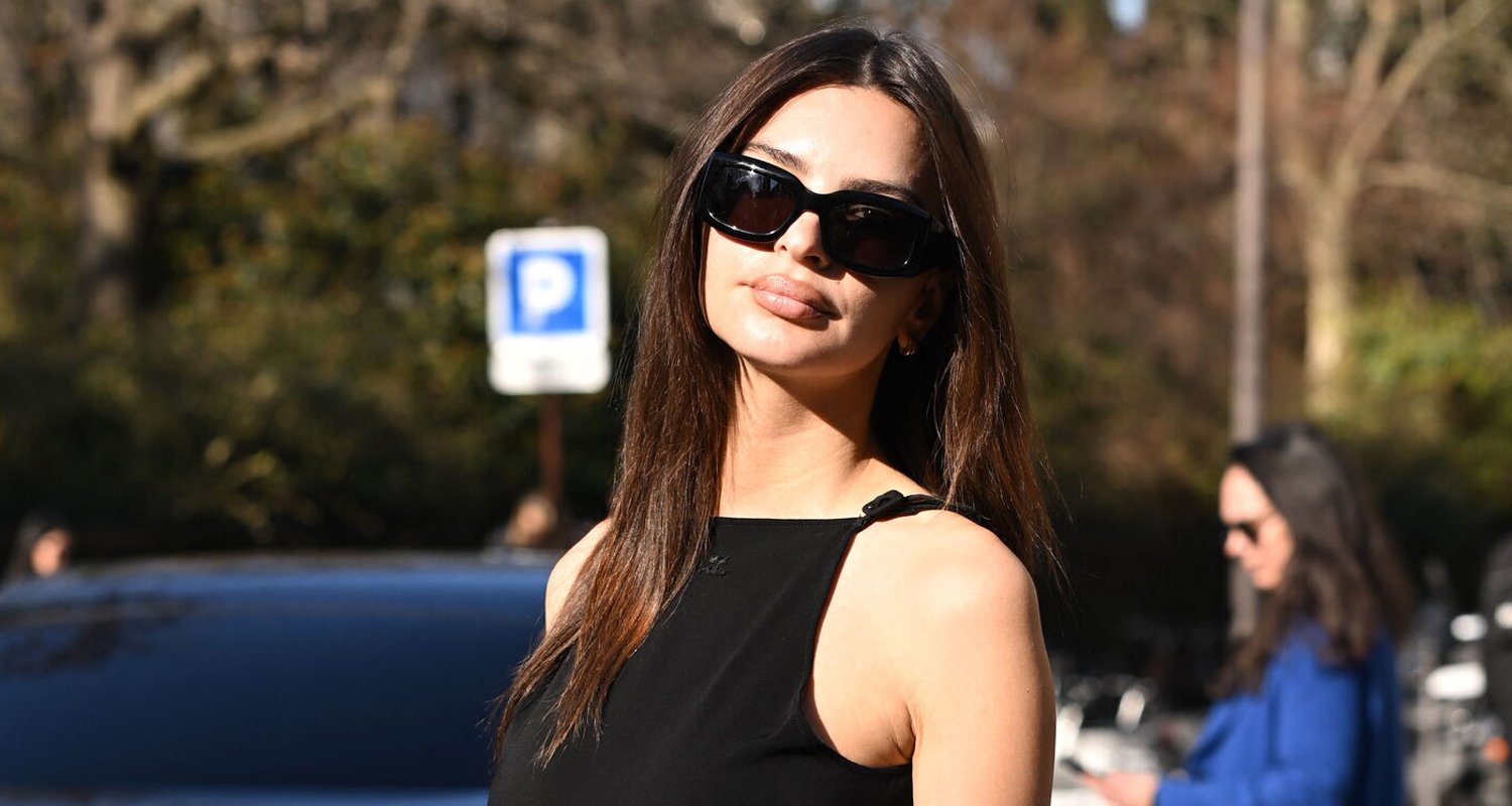 Emily Ratajkowski mostrou um pouco de pele em vestido recortado no desfile da Courreges em Paris | Armando Rivera, Emily Ratajkowski, Kim Petras, Miha’la | Notícias e fofocas sobre celebridades Entretenimento, fotos e vídeos