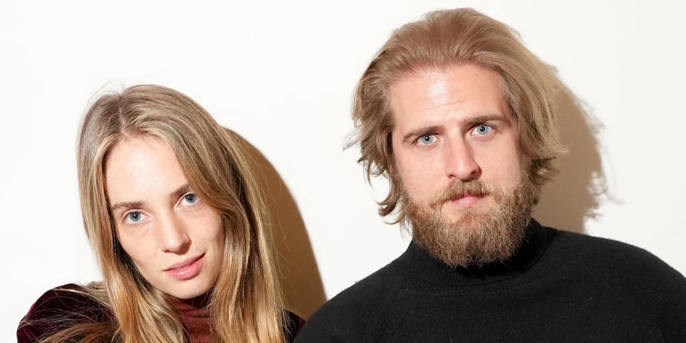 Maya Hawke e seu novo marido, Christian Lee Hutson, fizeram sua primeira aparição desde o casamento no Dia dos Namorados! | Christian Lee Hutson, Maya Hawk | Notícias e fofocas sobre celebridades Entretenimento, fotos e vídeos