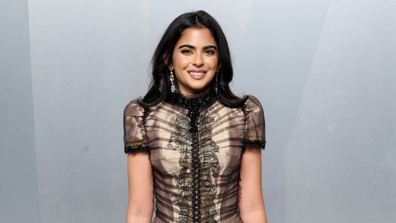 Isha Ambani traz seda Banarasi para a festa do Oscar da Vanity Fair 2026, vestindo Dilara Findikoglu | Depois das festas do Oscar de 2026, Isha Ambani | Notícias e fofocas sobre celebridades Entretenimento, fotos e vídeos