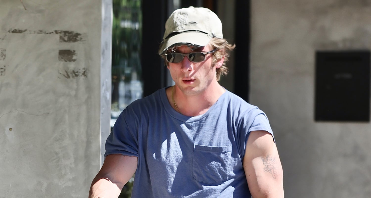 Jeremy Allen White Shows Off His Muscles as He Runs Errands in L.A.