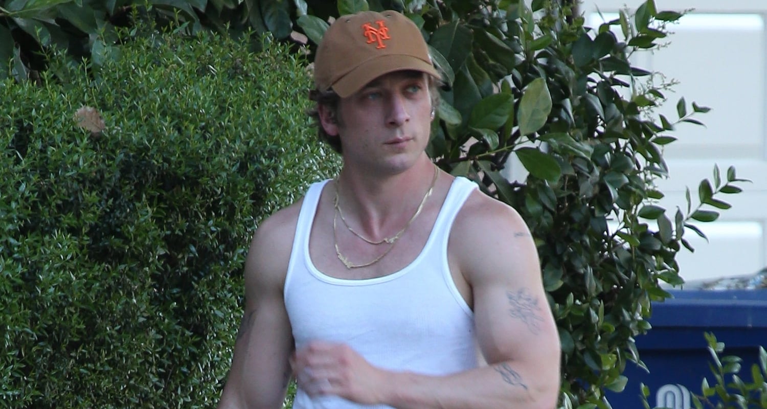 Jeremy Allen White usa uma regata enquanto anda por Los Angeles Jeremy Allen White | Notícias e fofocas sobre celebridades Entretenimento, fotos e vídeos