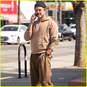 Joshua Jackson Runs Solo Errands During Los Angeles Outing