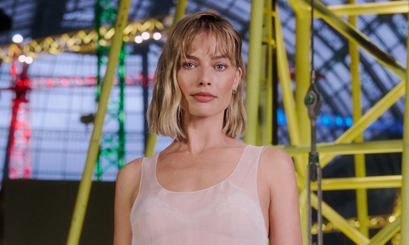 Margot Robbie estreou novo corte de cabelo curto com franja no desfile da Chanel Paris | Moda, Cabelo, Margot Robbie | Notícias e fofocas sobre celebridades Entretenimento, fotos e vídeos