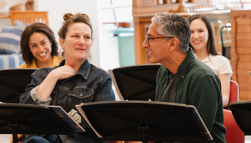30 Rock Maulik Pancholi junta-se ao elenco do musical da Broadway Shmigadoon; Fotos do ensaio reveladas! | Alex Brightman, Ana Gasteyer, Anne Harada, Ayan Diop, Brad Oscar, Broadway, Isabelle McCalla, Ivan Hernandez, Lorne Michaels, Maulik Pancholi, Max Clayton, Mackenzie Kurtz, Sarah Chase, Schmigadoon | Notícias e fofocas sobre celebridades Entretenimento, fotos e vídeos