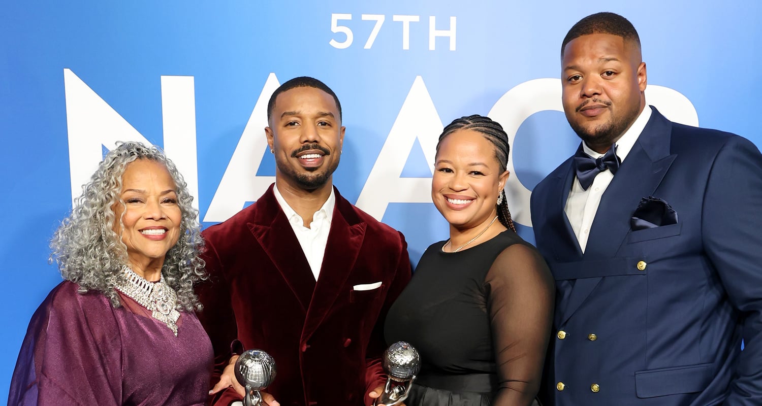 Michael B Jordan ganha grande prêmio no NAACP Image Awards 2026 e recebe apoio de mães e irmãs | Donna Jordan, Michael B Jordan, prêmios naacp | Notícias e fofocas sobre celebridades Entretenimento, fotos e vídeos