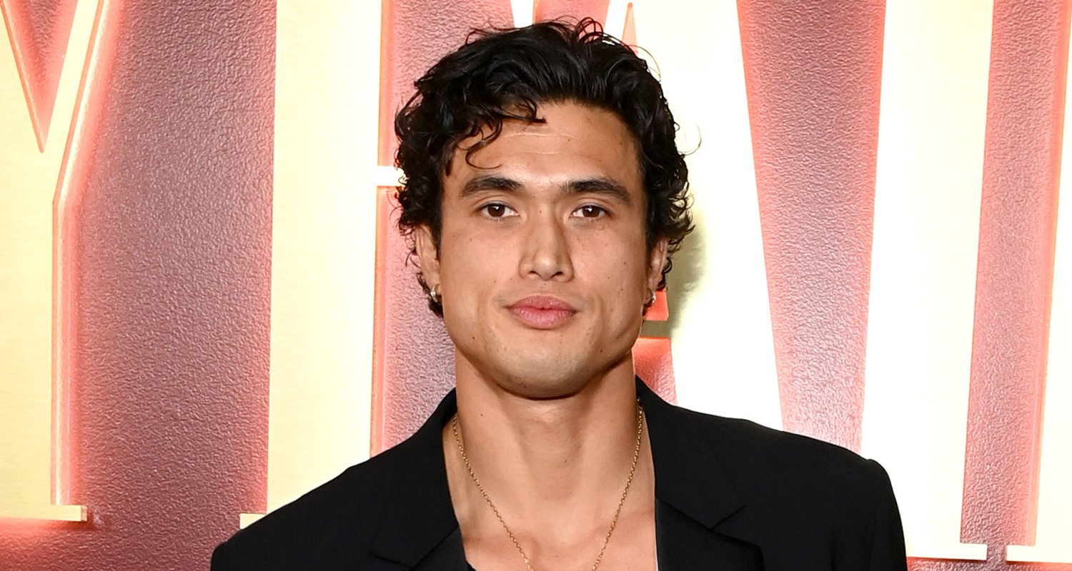 Charles Melton dá as boas-vindas ao primeiro filho com Camilla Summer-Valley! | Criança, Nascimento, Camille Summer-Valley, Crianças Famosas, Charles Melton | Notícias e fofocas sobre celebridades Entretenimento, fotos e vídeos