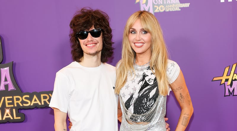 Miley Cyrus Brings Her Fiance & Family to ‘Hannah Montana 20′ Red Carpet Premiere! (Photos) | Brandi Cyrus, Dominic Purcell, Hannah Montana, Matt Southcombe, Maxx Morando, Miley Cyrus, Tish Cyrus | Celebrity News and Gossip | Entertainment, Photos and Videos