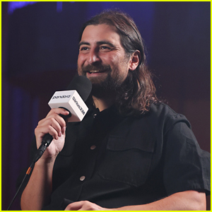  Noah Kahan Explains What New Song Is About - Listen Now!